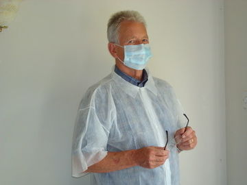 Latex Free Disposable Isolation Gown Eco Friendly For Hospital Operation Room